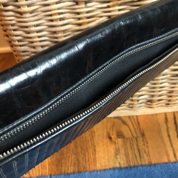 Franco Sarto Black Baguette bag w/ Silver Chain - Picture 3 of 7